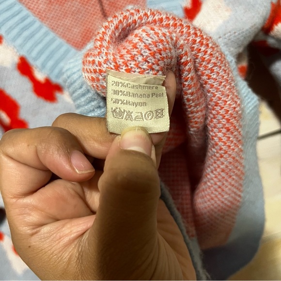 Women's Red and Blue Floral V-Neck Crop Cardigan - Picture 6 of 8